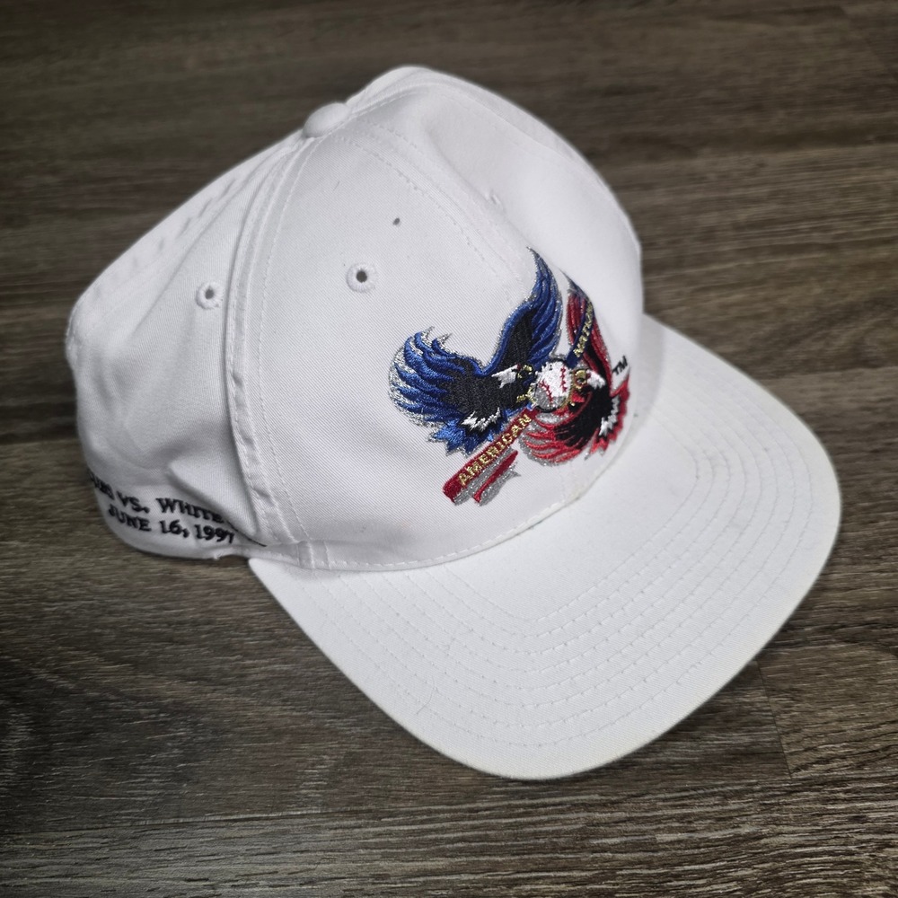 MLB Mens OSFA Snapback Hat White 1997 Cubs vs White Sox Crosstown Classic Miller